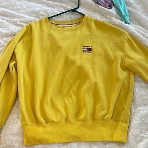 Size medium, yellow Tommy jeans sweatshirt